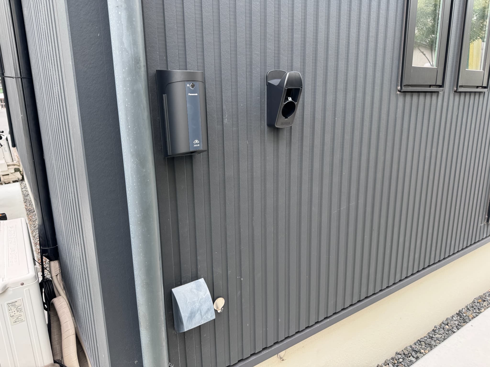 パナソニックカバー付きEVコンセントの画像